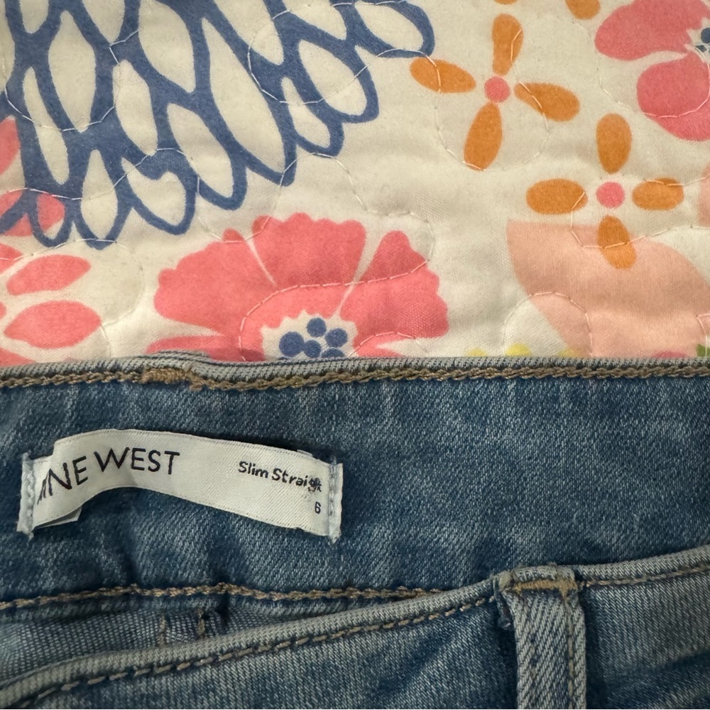 NWT size 6 Nine West slim straight jeans - Picture 4 of 4